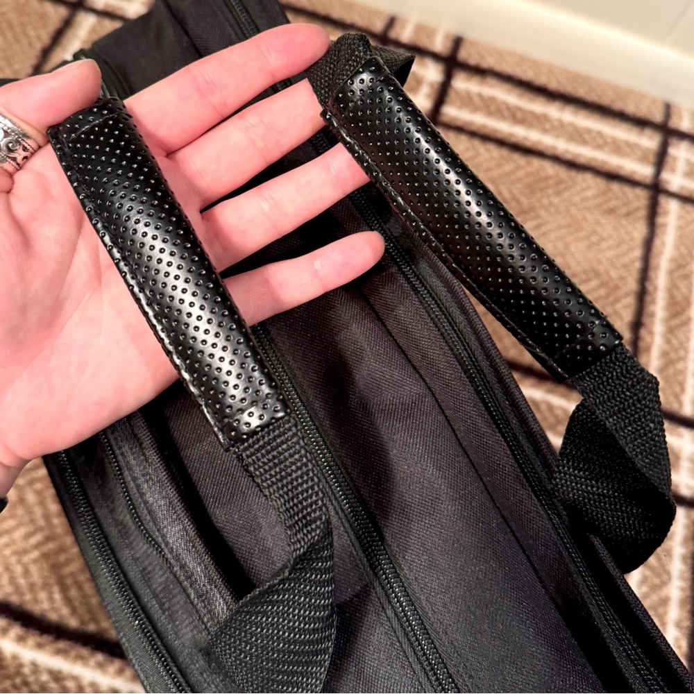 Leed’s Executive 17” Laptop Briefcase - Picture 9 of 14